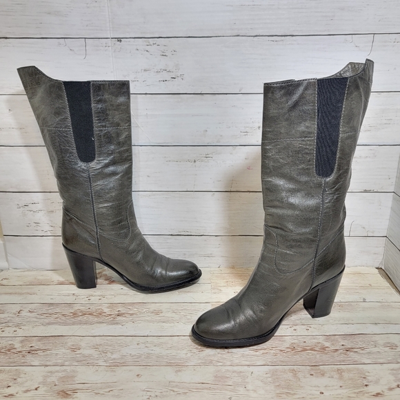 Chanel Leather Mid-Calf Boots From the Fall 2008 Collection by Karl Lagerfeld - Picture 8 of 16